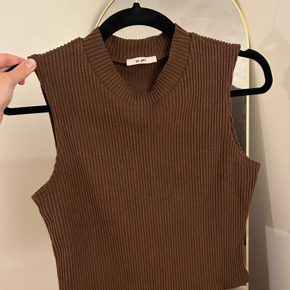 Francesca’s Brown Ribbed Sleeveless Top - Picture 1 of 3